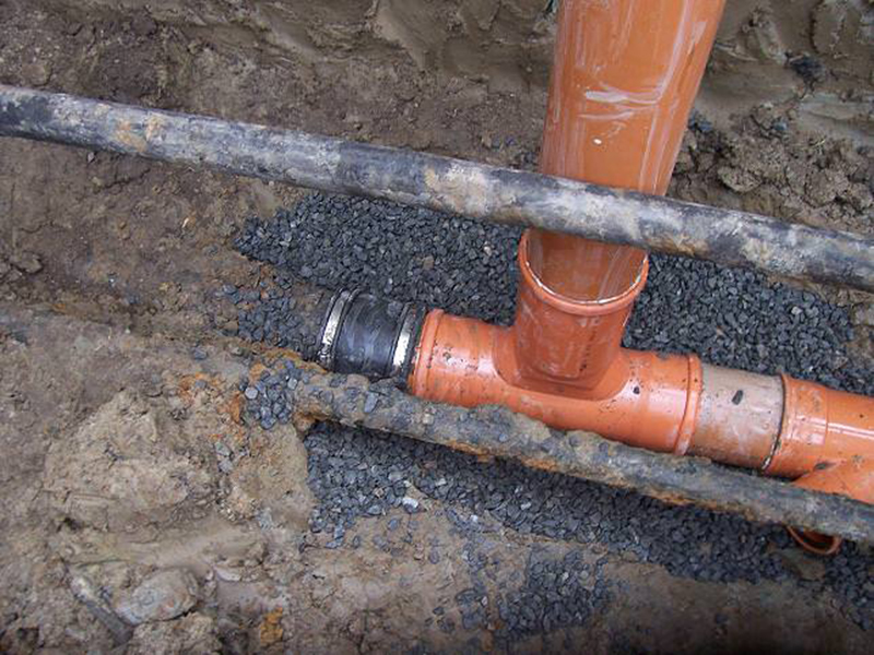 Byte av avloppsledningar i krypgrund till BRF Spanga Eneby